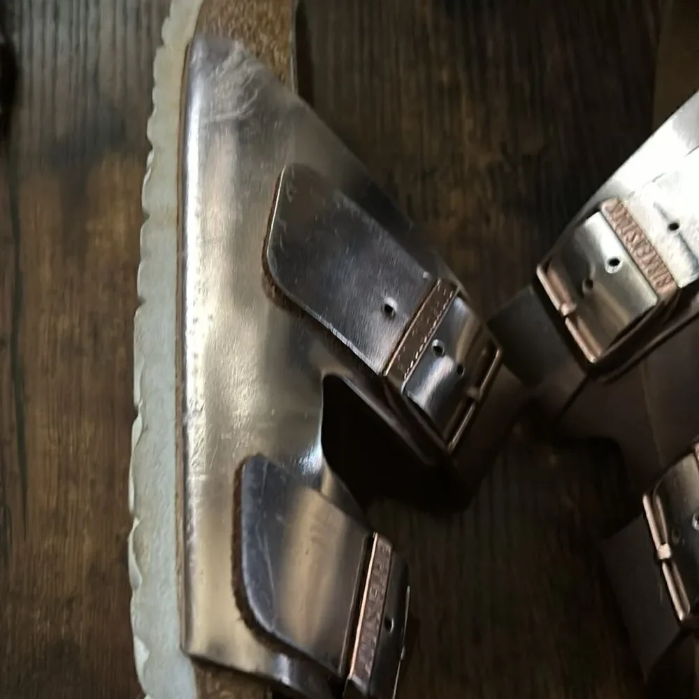 Birkenstock Arizona Soft Footbed
Leather Sandals in Metallic Copper Size 39 - Picture 10 of 15